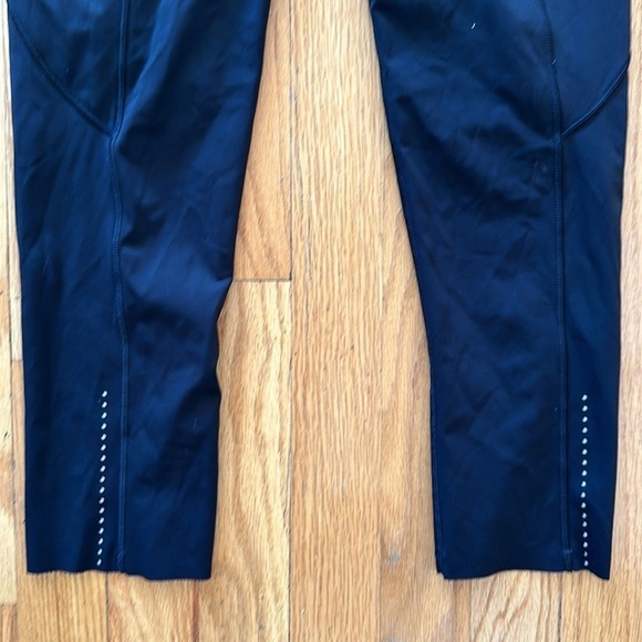 Lululemon 4 Fast Free Crop Nulux 19” black crops great pre owned reflector strip - Picture 5 of 13